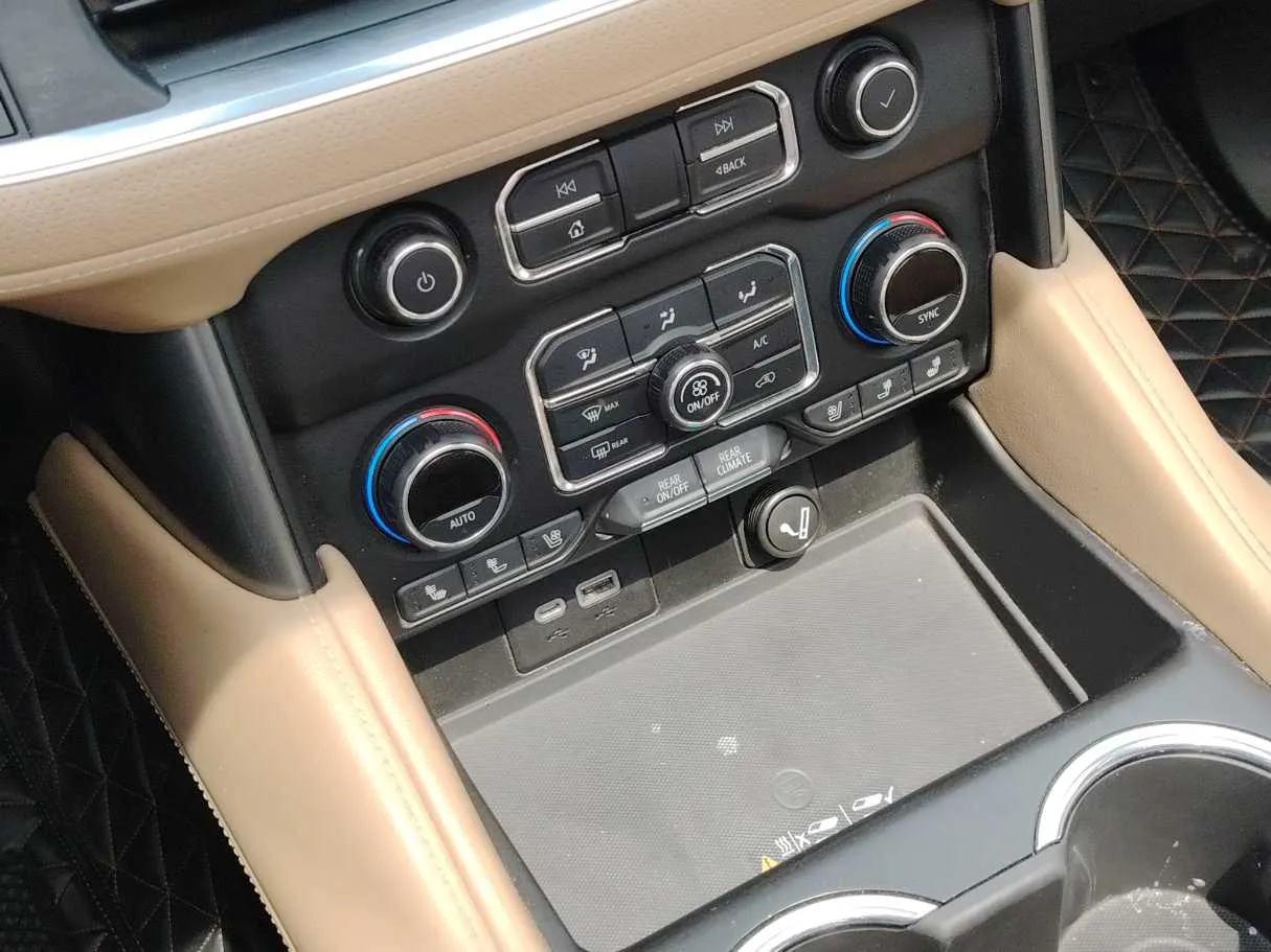 Car image 32