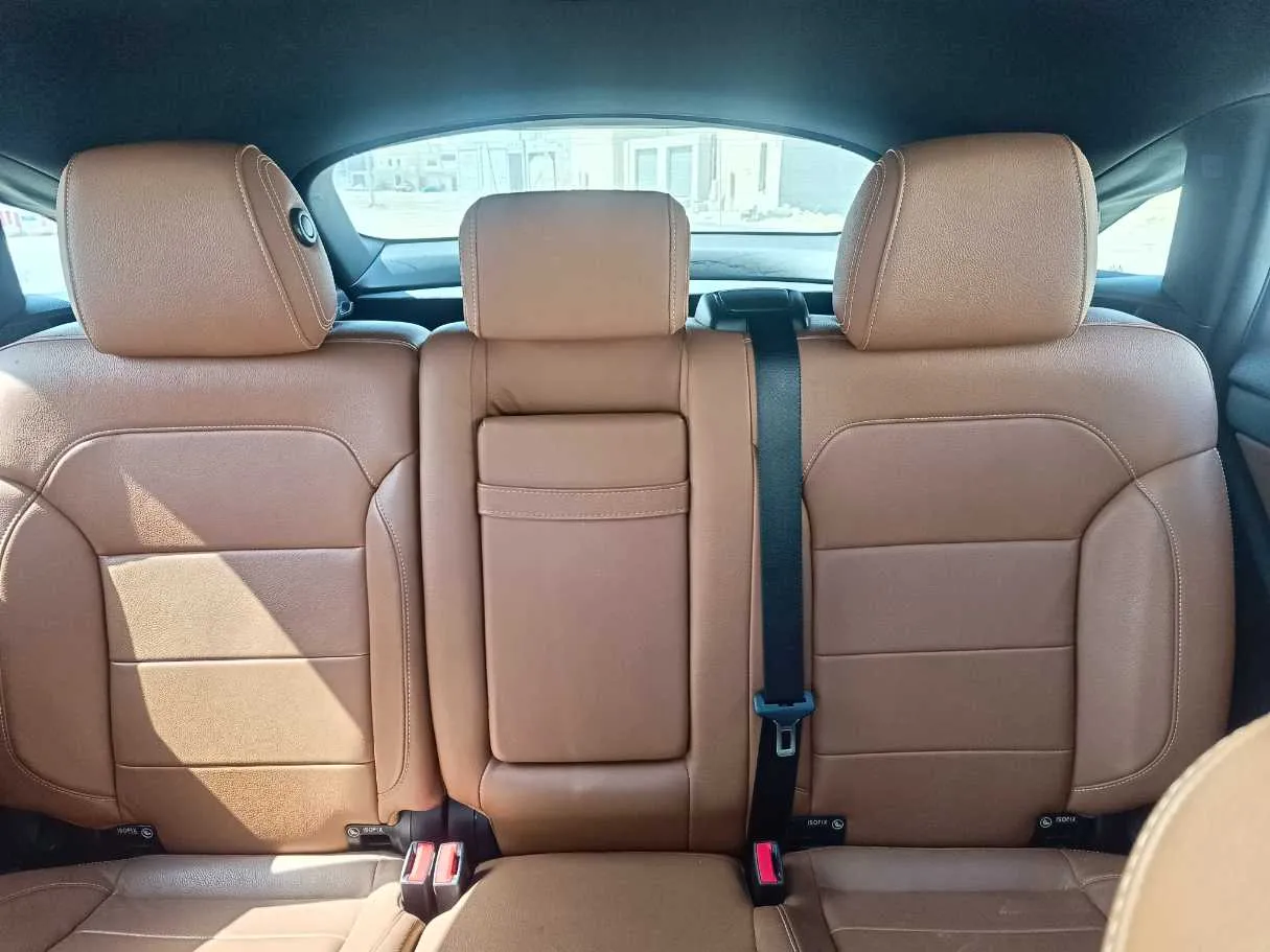 Car image 20