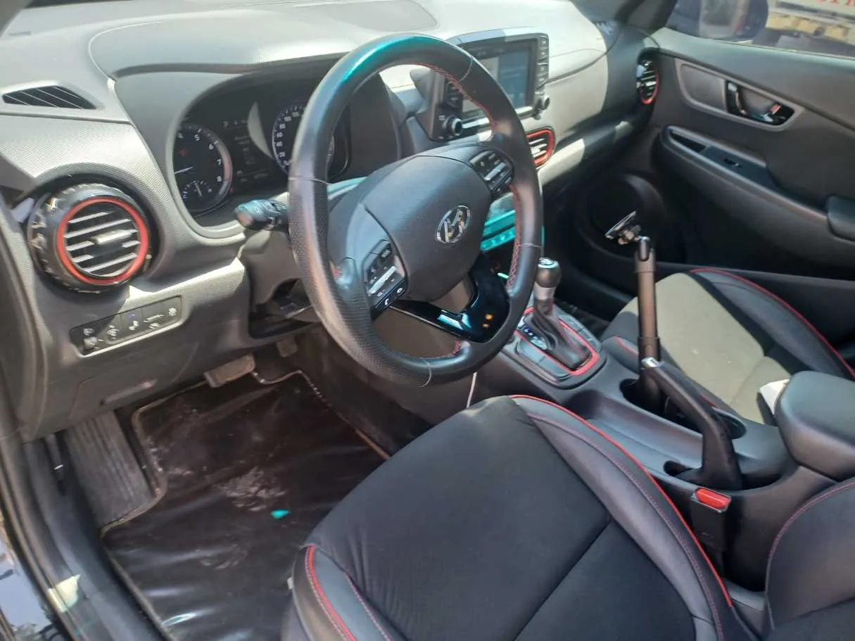 Car image 12