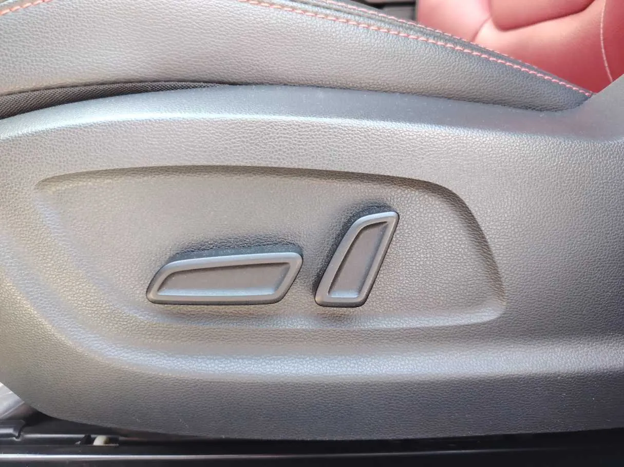 Car image 27