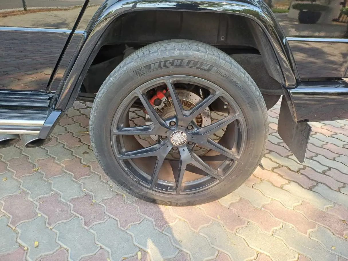 Car image 9