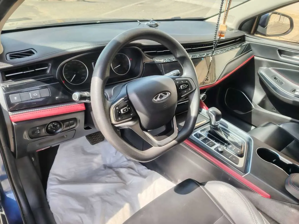 Car image 12