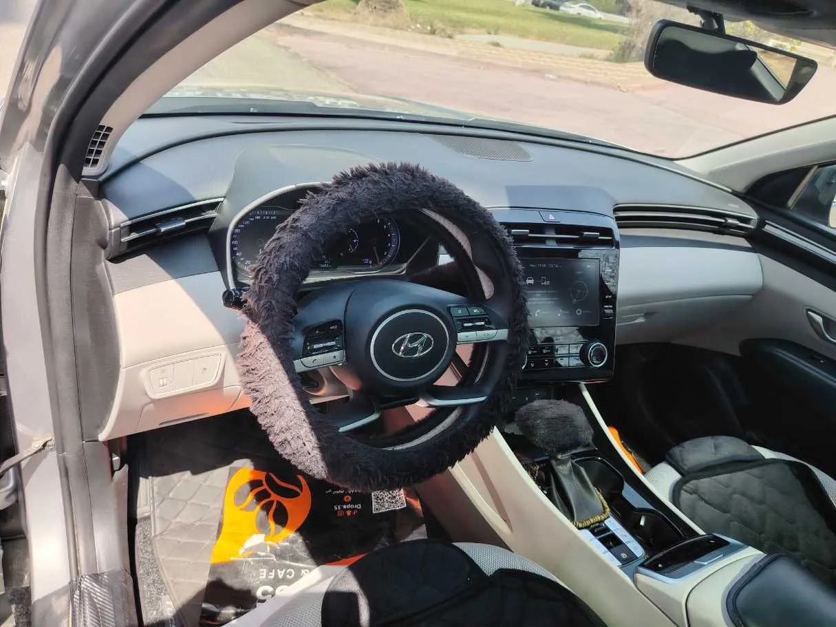 Car image 13