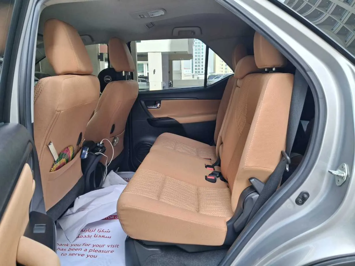 Car image 13