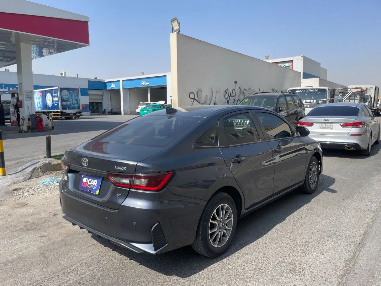 Car image 5