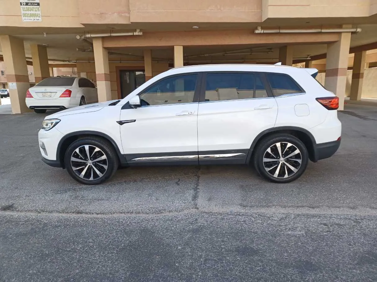 Car image 8