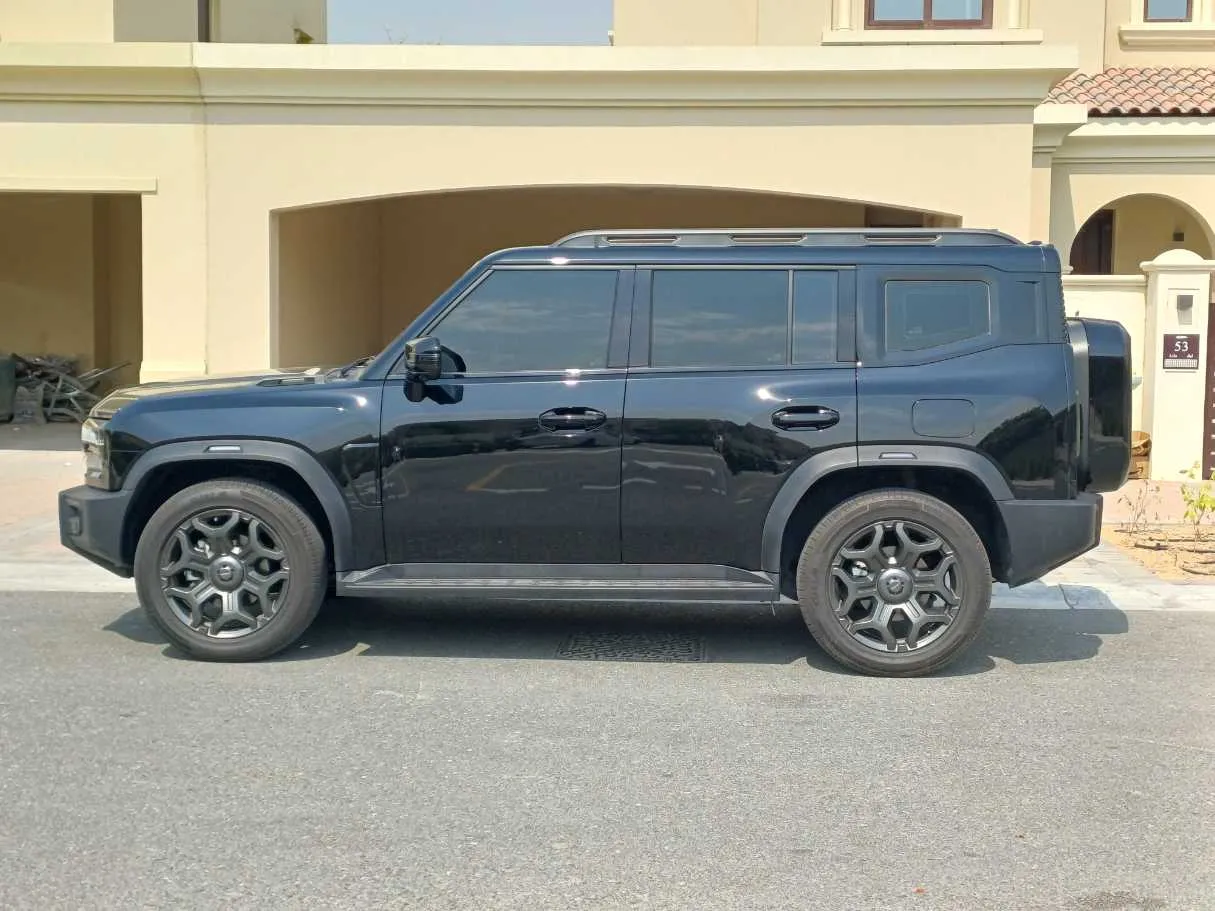 Car image 4