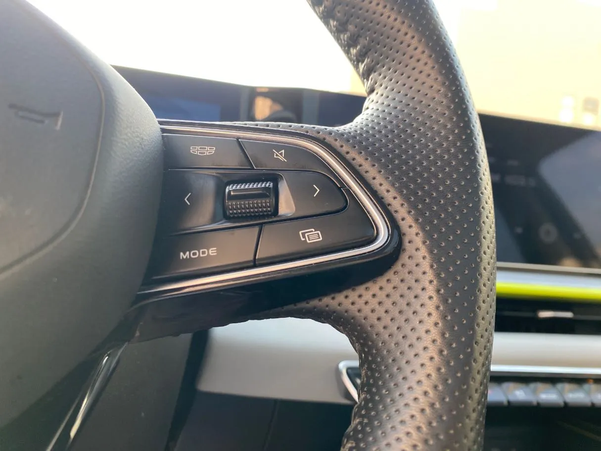Car image 22