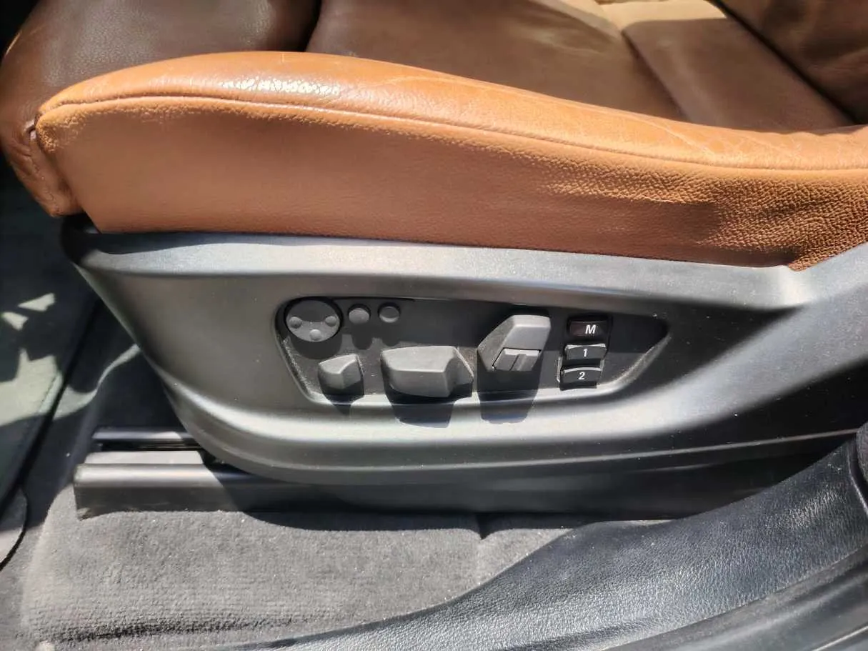 Car image 39