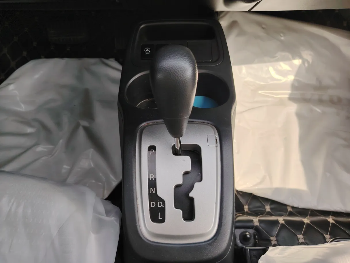 Car image 18