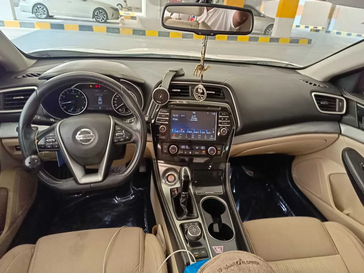 Car image 19