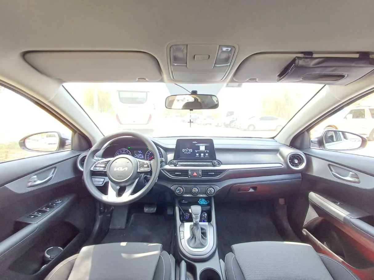 Car image 14