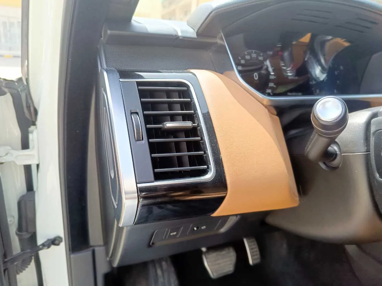 Car image 38