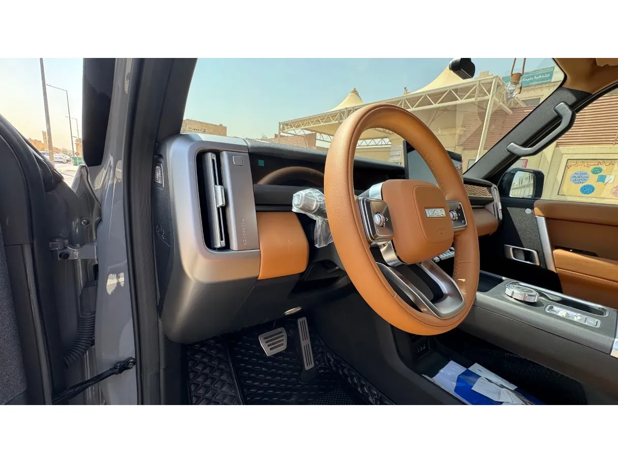 Car image 10