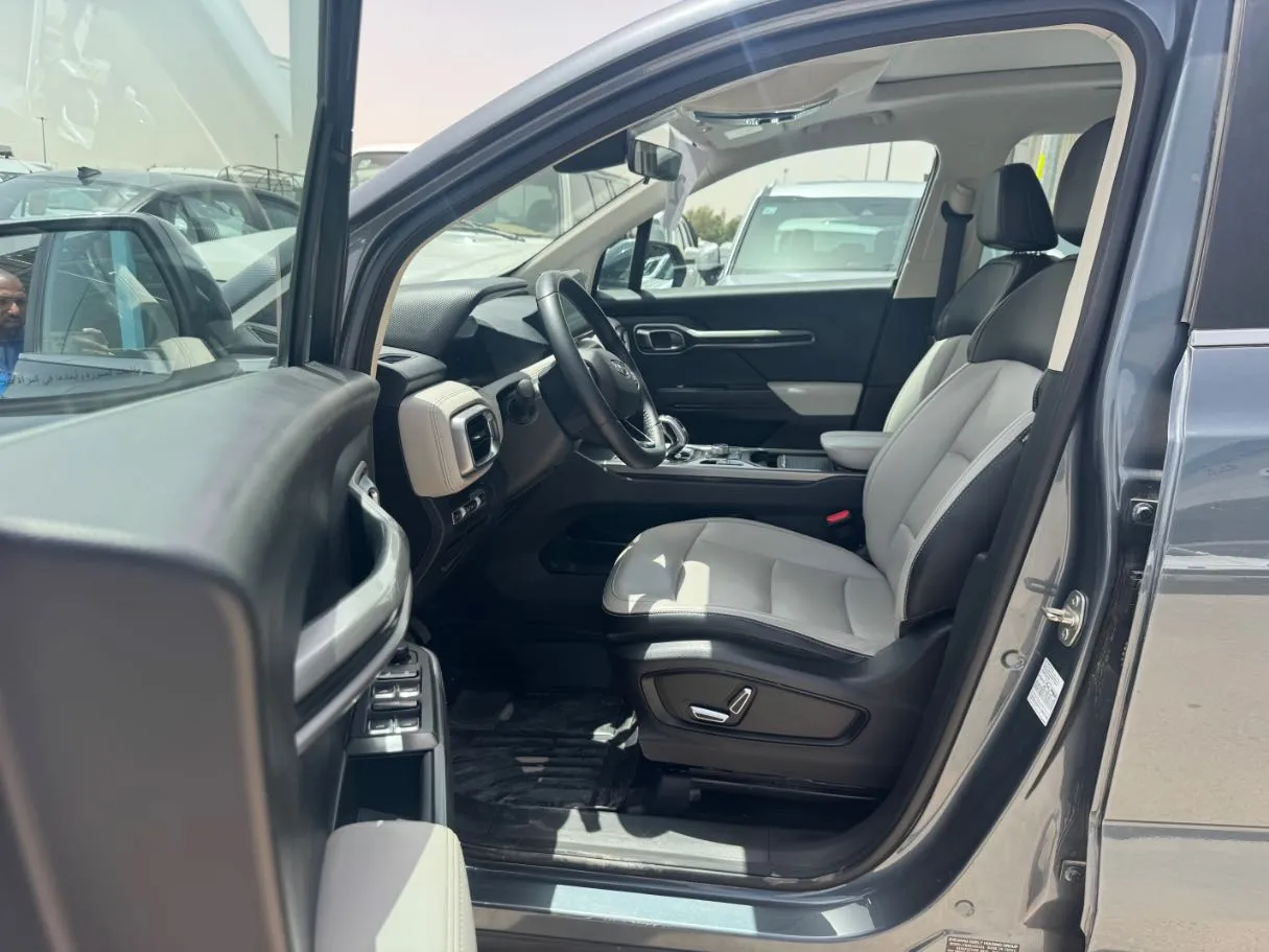 Car image 10