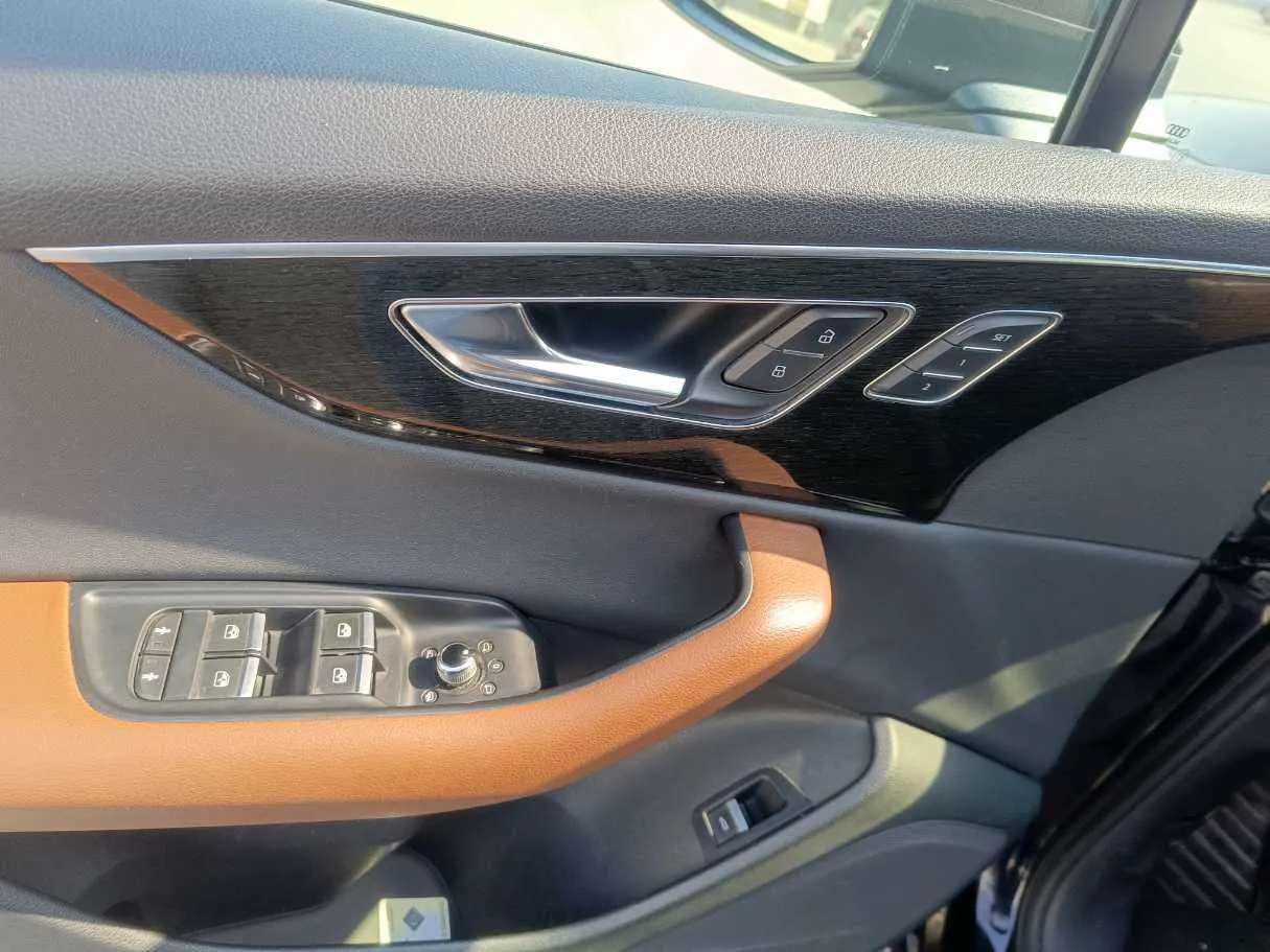 Car image 32