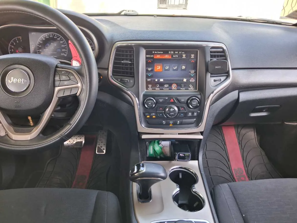 Car image 18