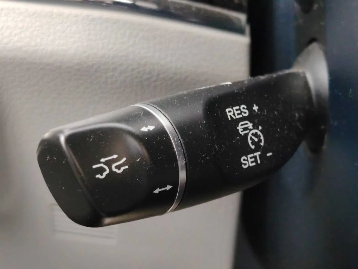 Car image 29