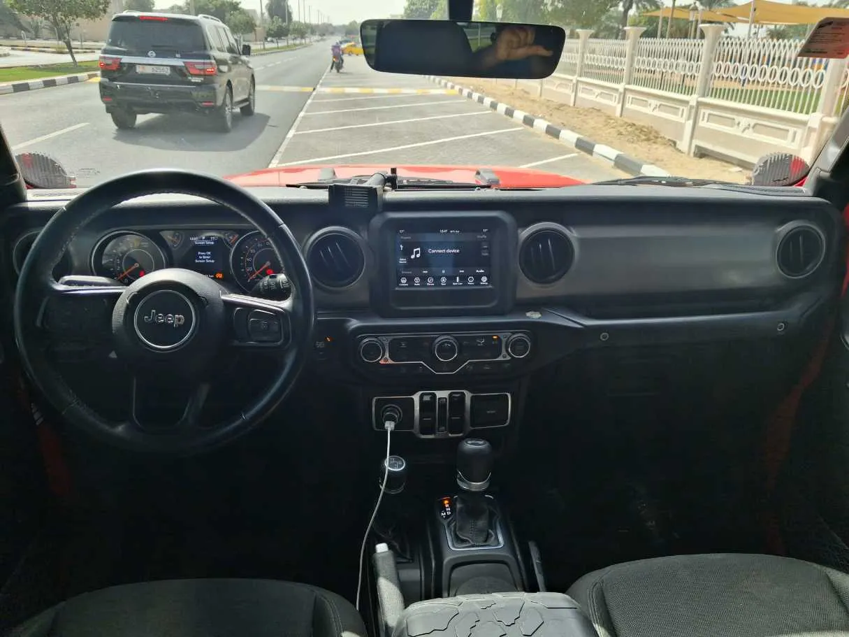 Car image 14
