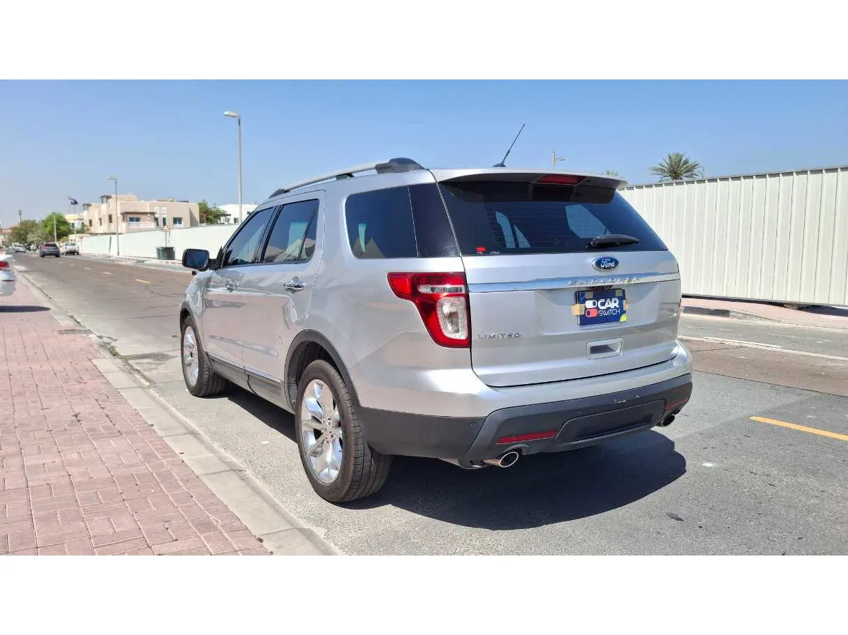 Car image 7