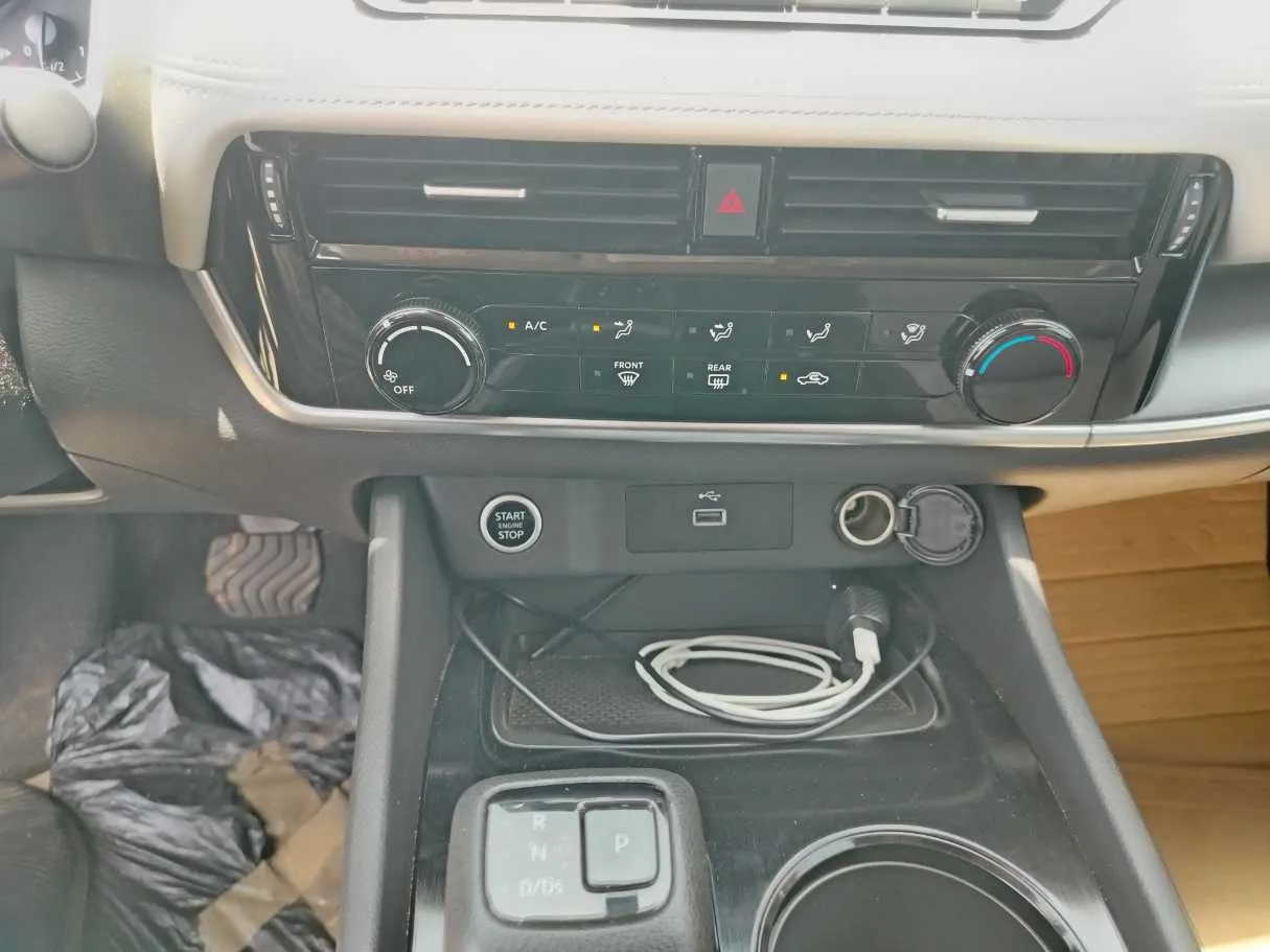 Car image 24