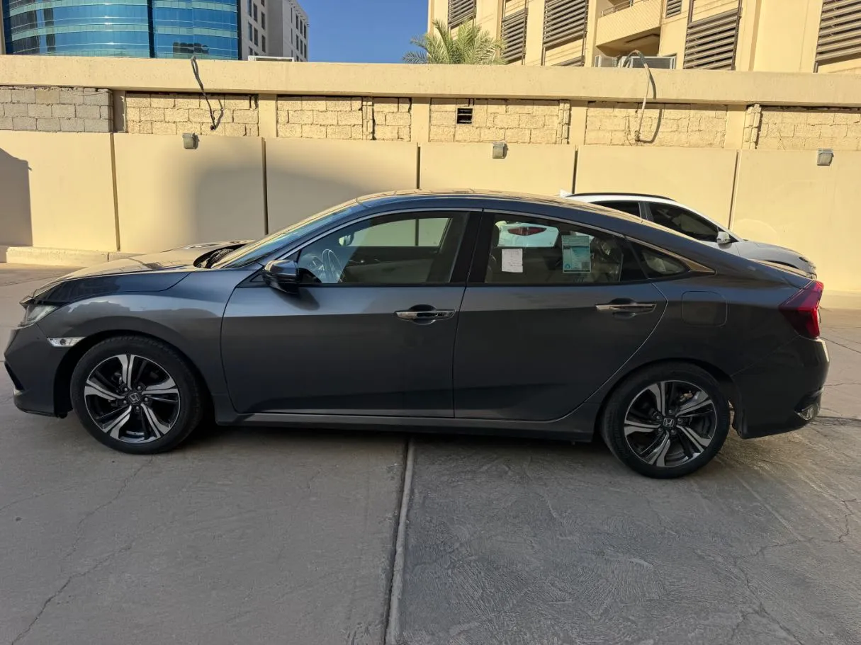 Car image 8