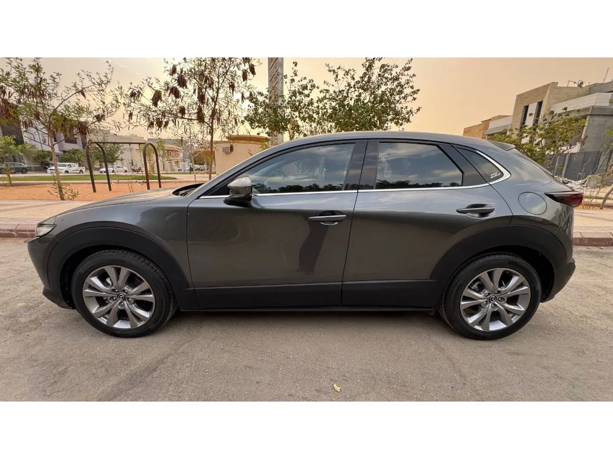 Car image 8