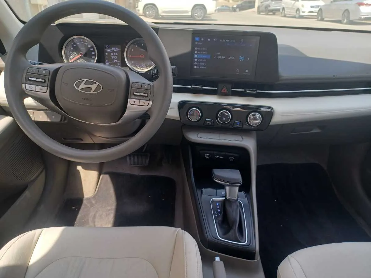 Car image 16