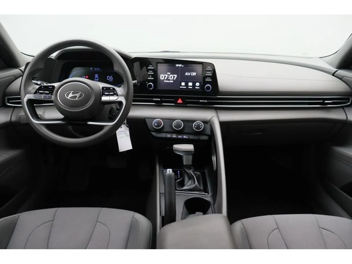 Car image 14