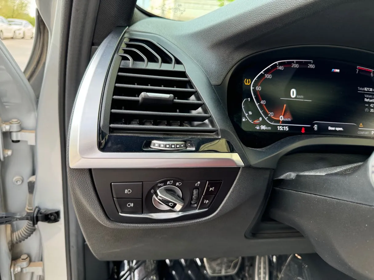 Car image 23
