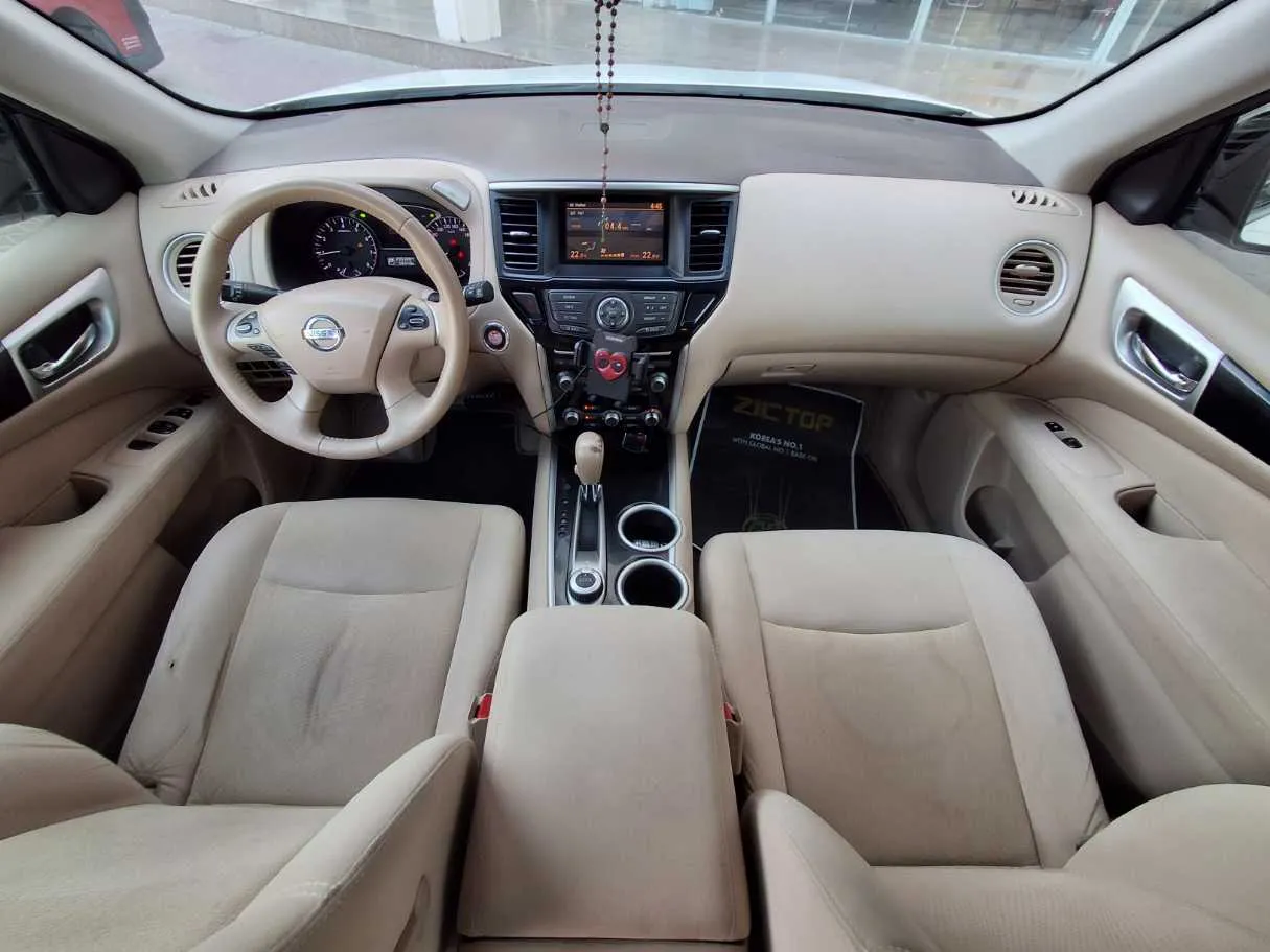 Car image 16