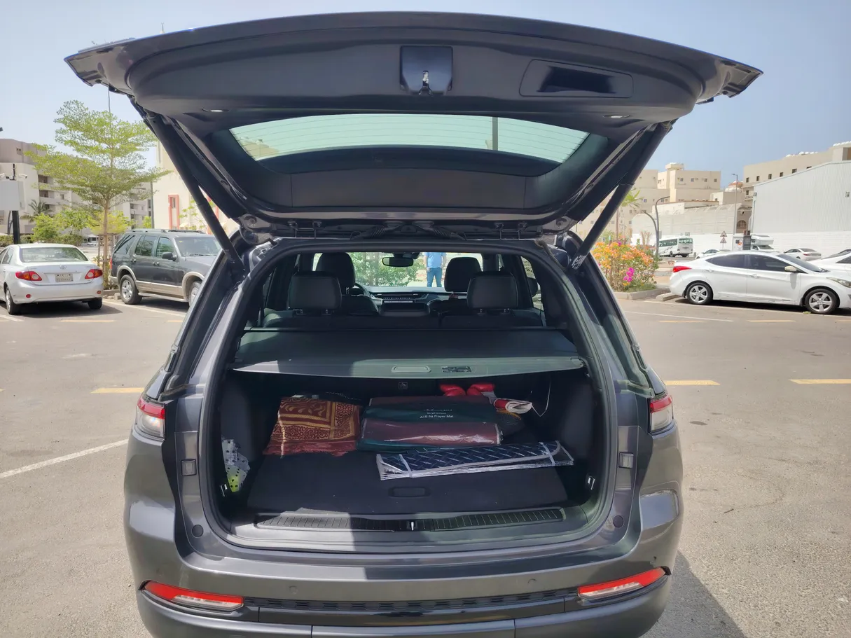 Car image 24