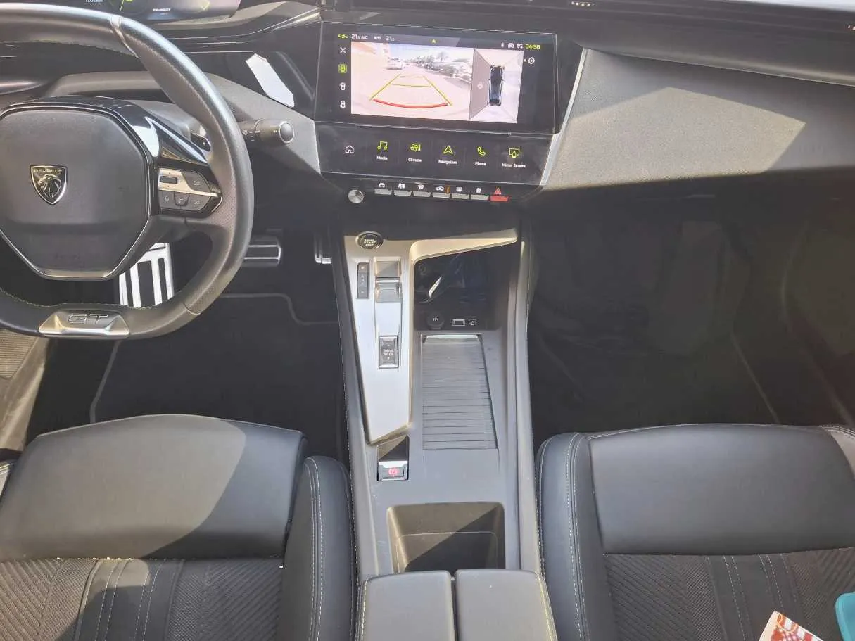 Car image 15
