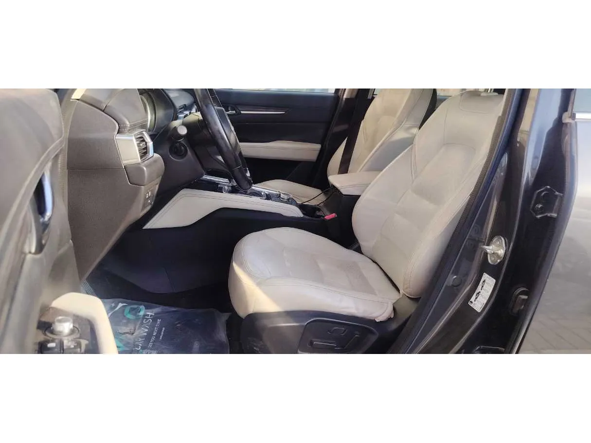Car image 12