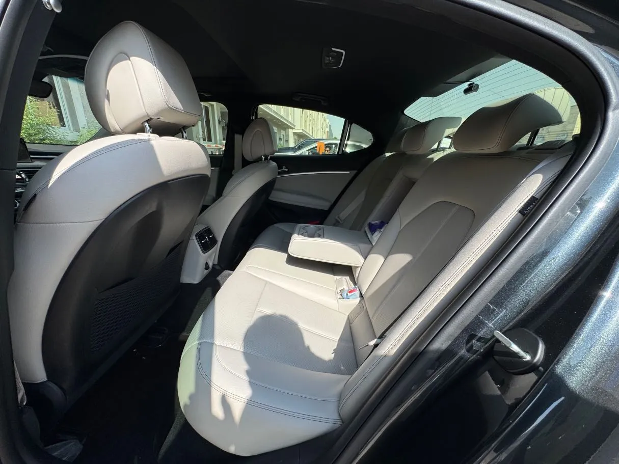 Car image 13