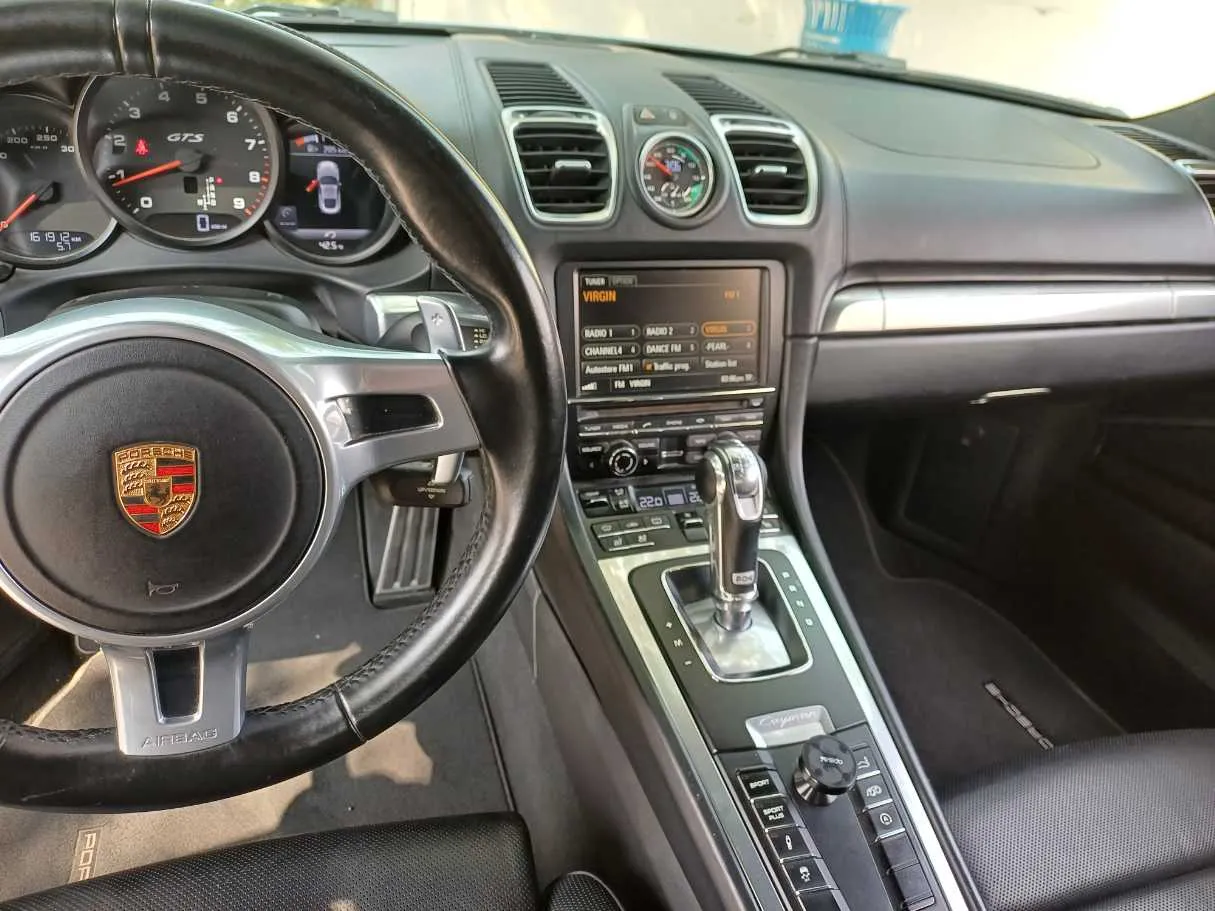 Car image 14