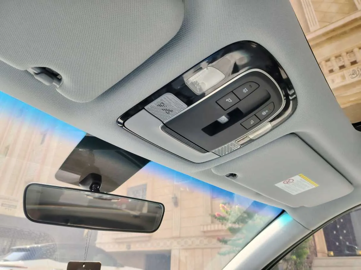 Car image 34