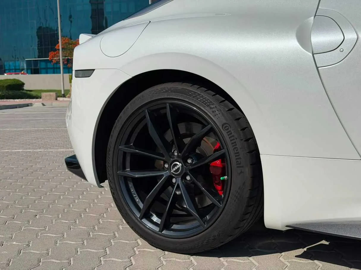Car image 10