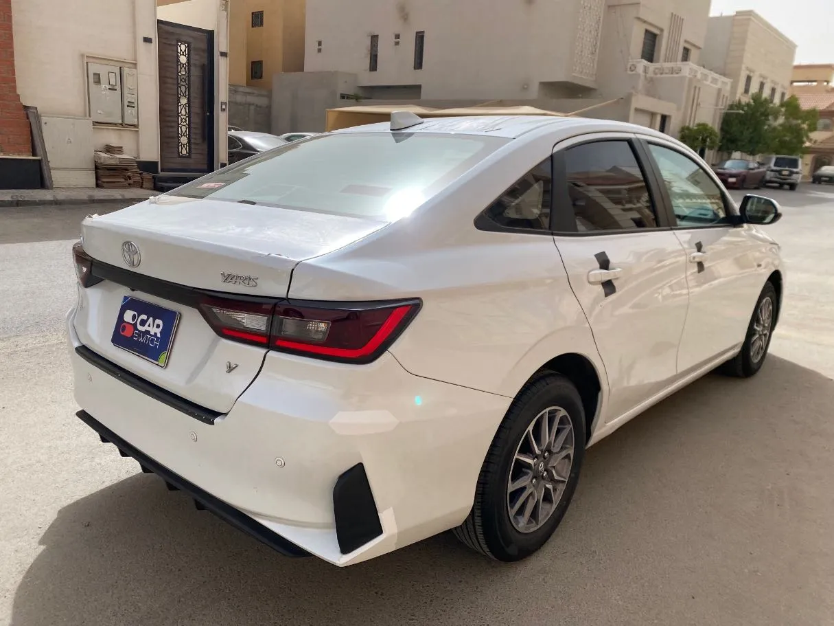 Car image 5