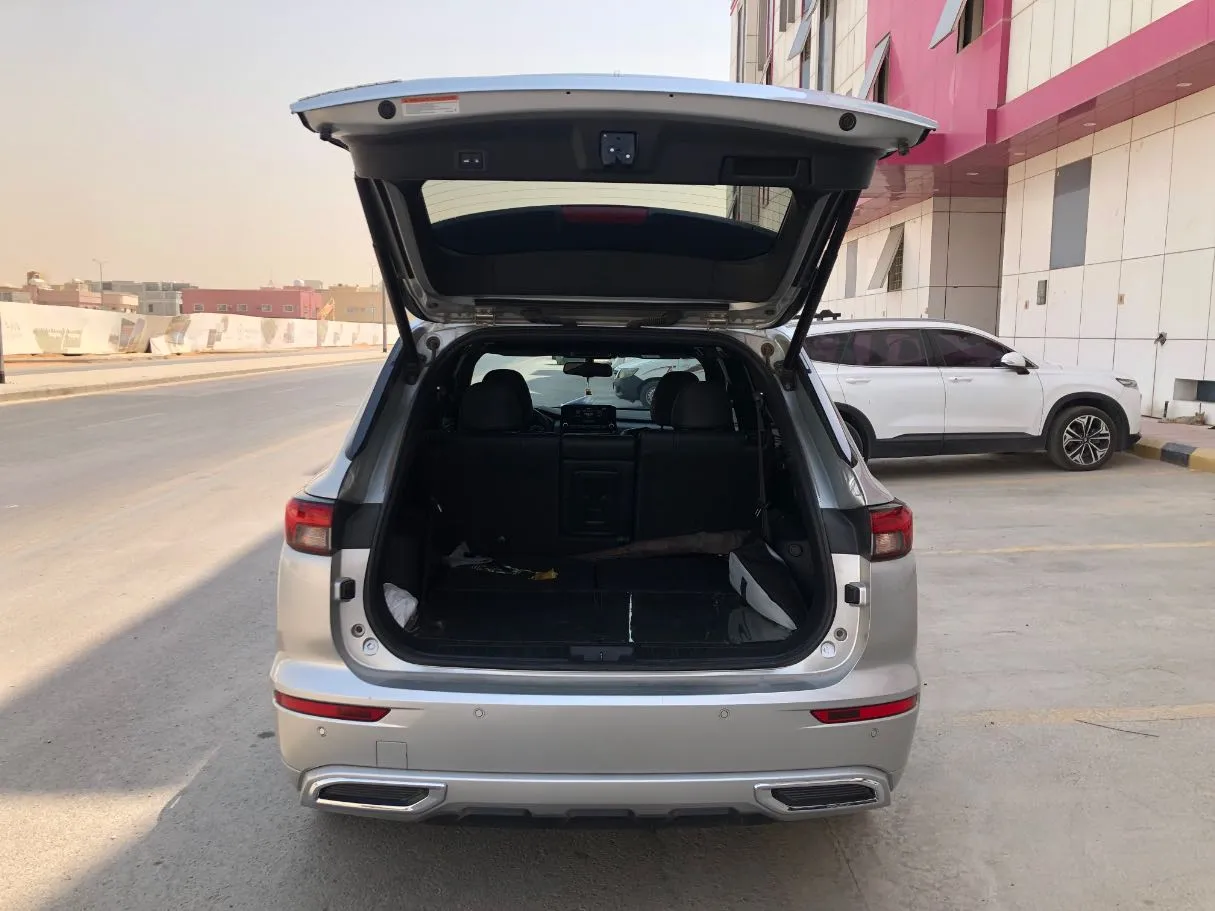 Car image 21