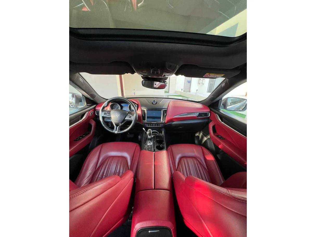 Car image 19