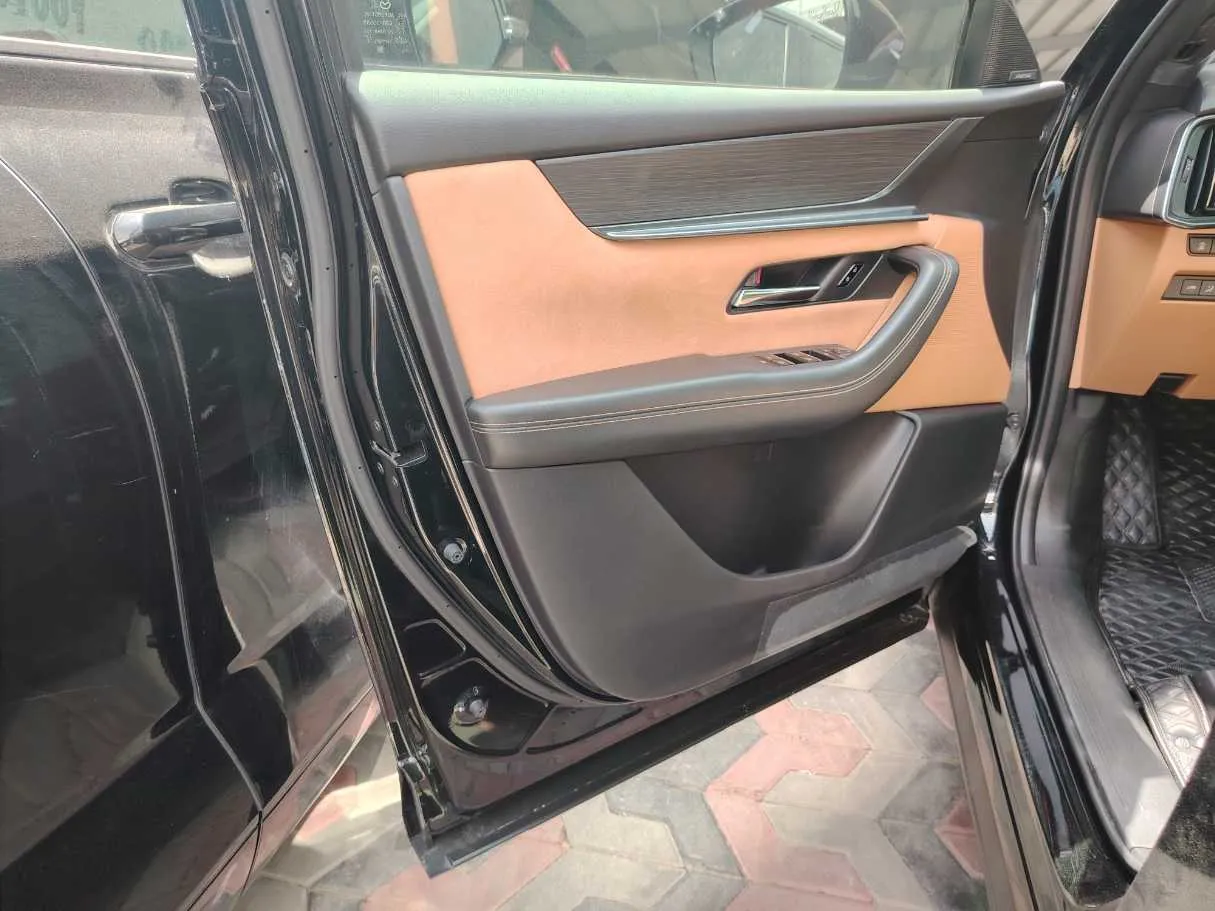 Car image 13