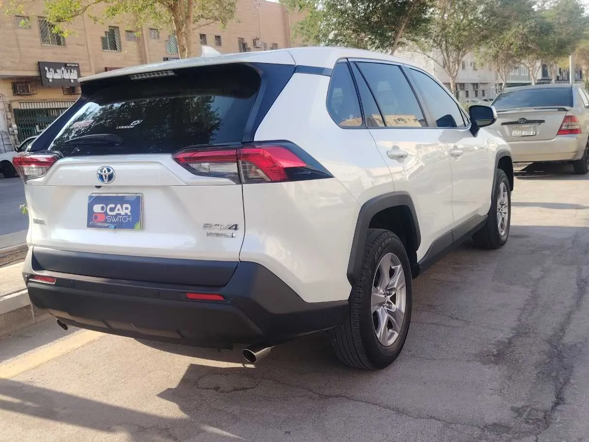 Car image 5