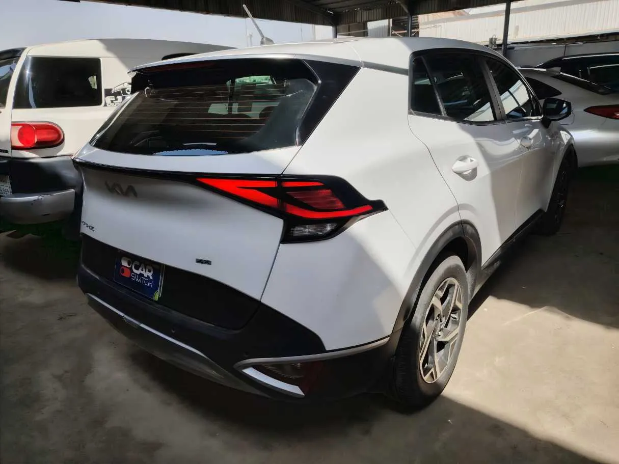 Car image 5