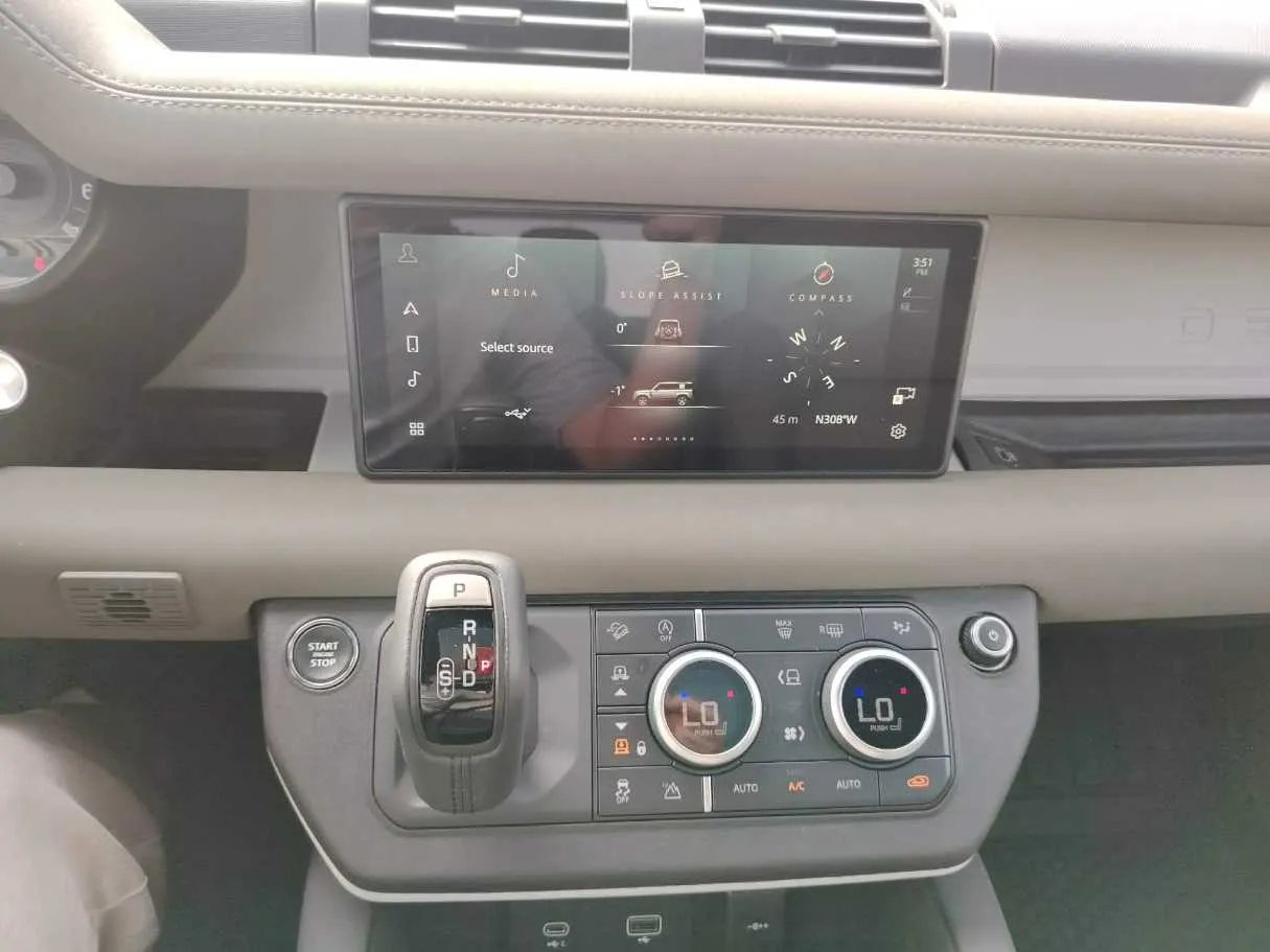 Car image 24