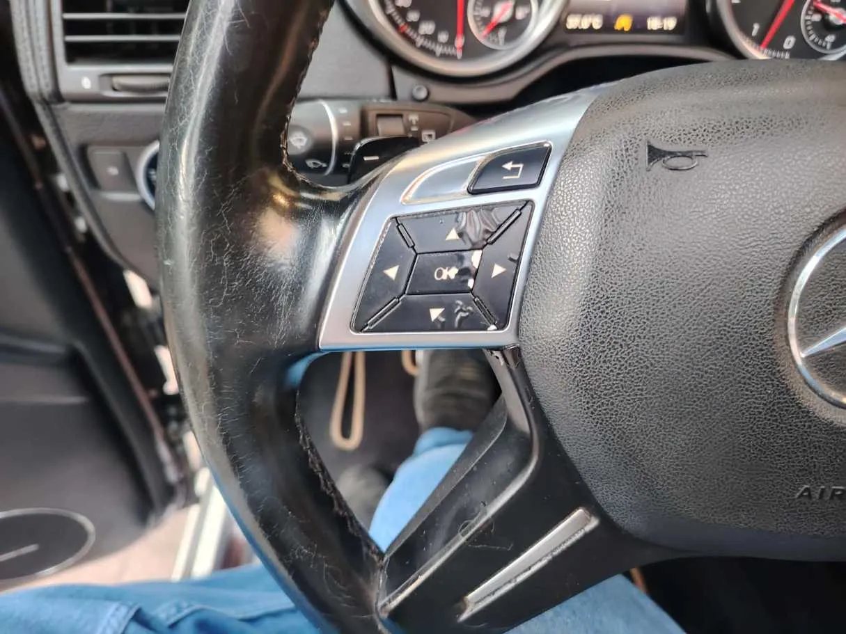 Car image 37
