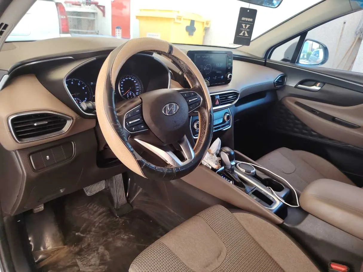 Car image 12