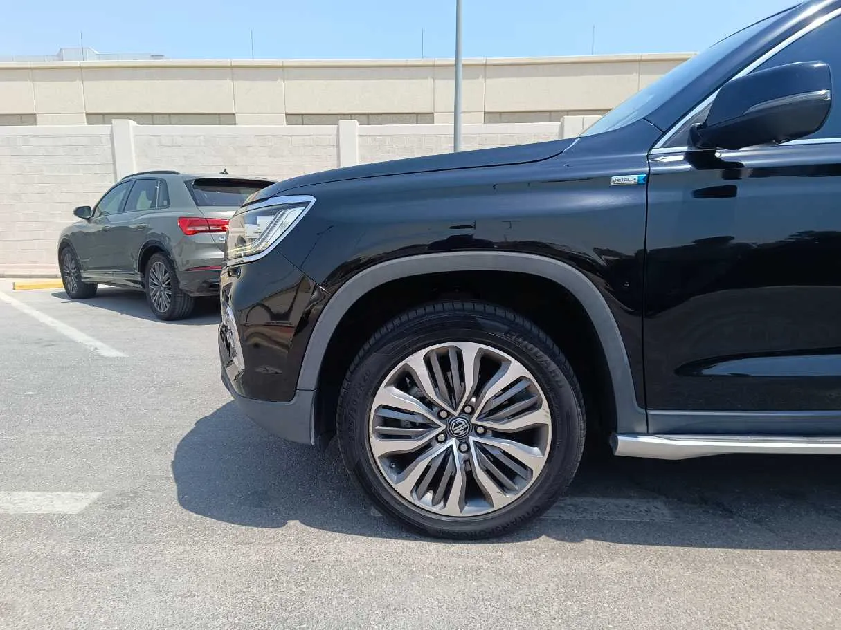 Car image 9