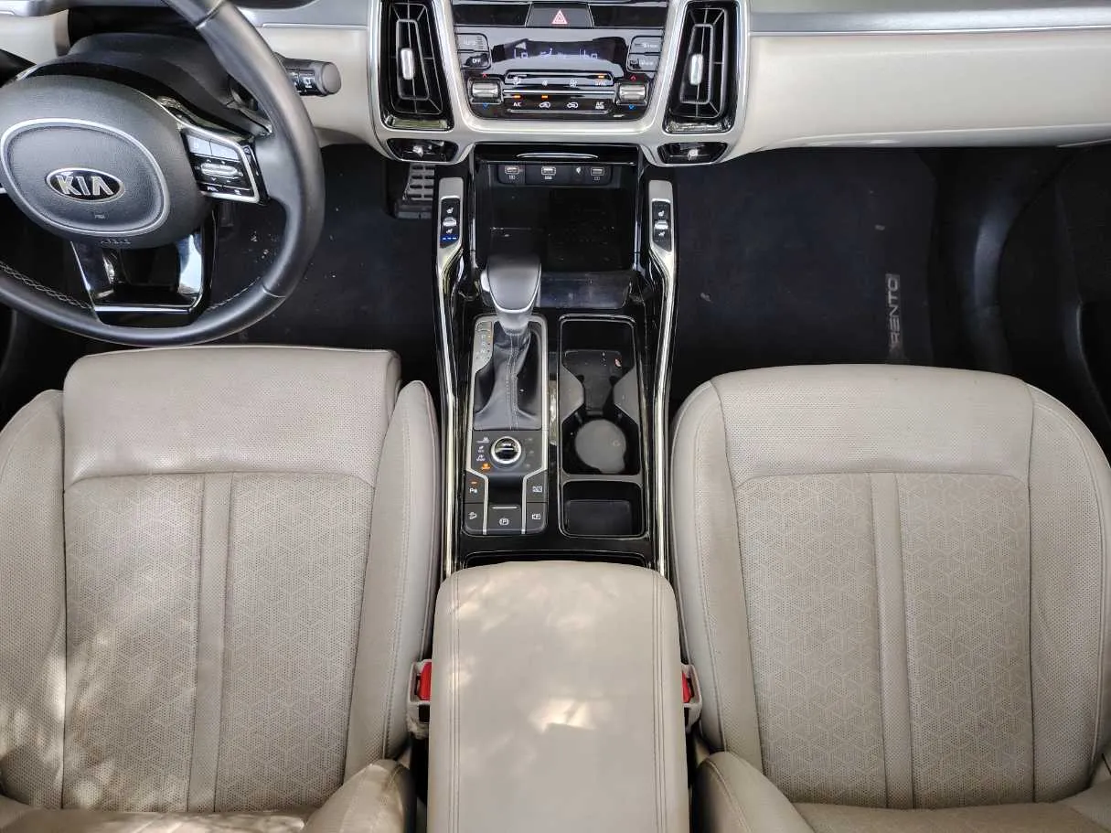 Car image 24