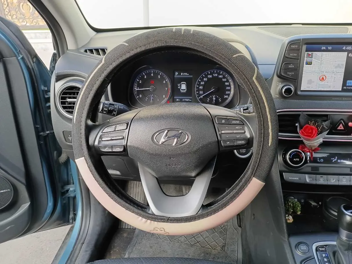 Car image 14